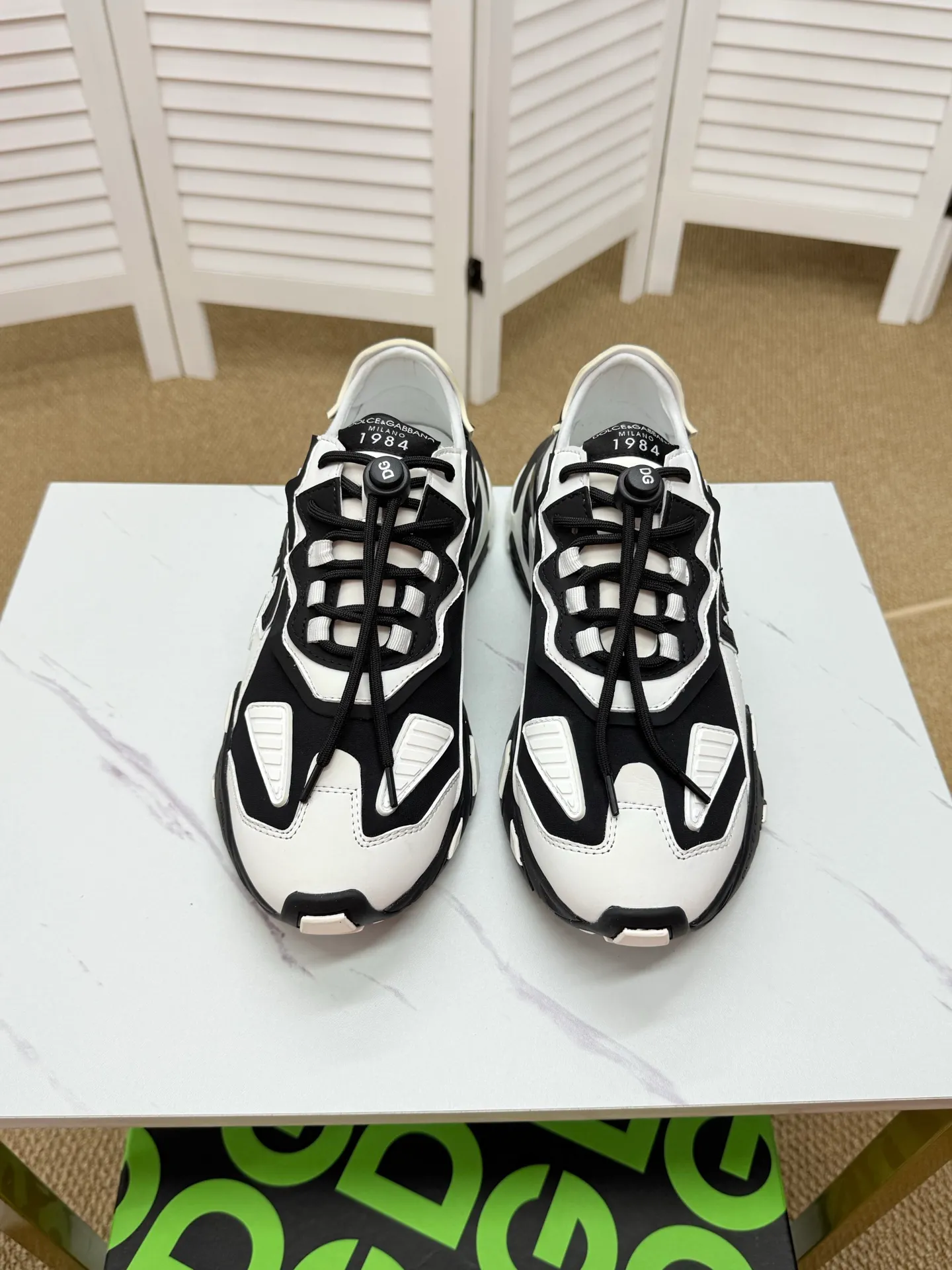 Men's clothing and shoes 260. The latest sports and casual shoes for couples (DG) are fashionable and versatile, and can add luster to various looks. Create an exquisite design with unique dynamic vitality and modern atmosphere, showing modern elegance. Size: 35-46 (custom-made sizes 45 and 46 are non-refundable) Se